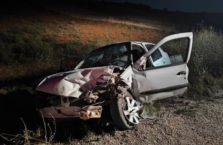 Isparta'da iki otomobil çarpıştı: 3 yaralı