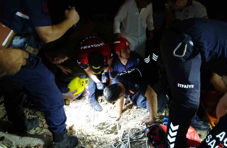Side Antik Kent'te kuyuya düşen çocuğa nefes kesen kurtarma operasyonu