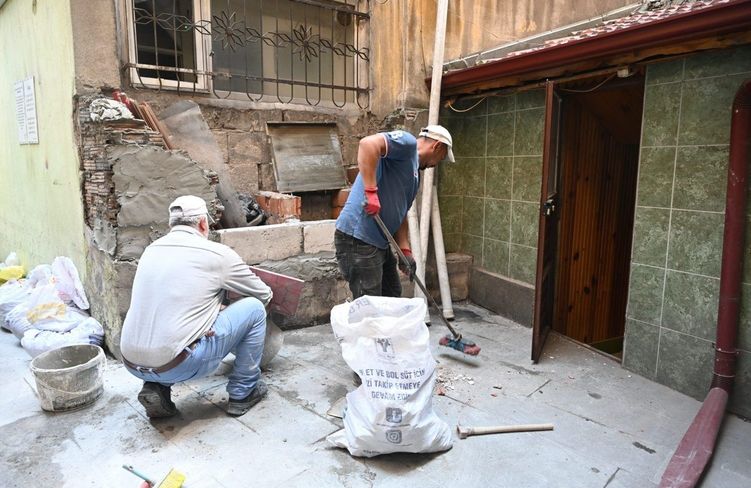 Kasab-ı Cömert Ahmet Efendi Türbesi'nin bakım ve onarımı yapılıyor