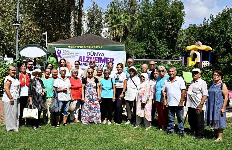 Muratpaşa, alzaymır farkındalığı için yaşlı evlerinde buluştu