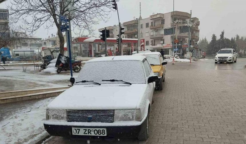 Antalya'nın Korkuteli ilçesinde kar yağışı başladı