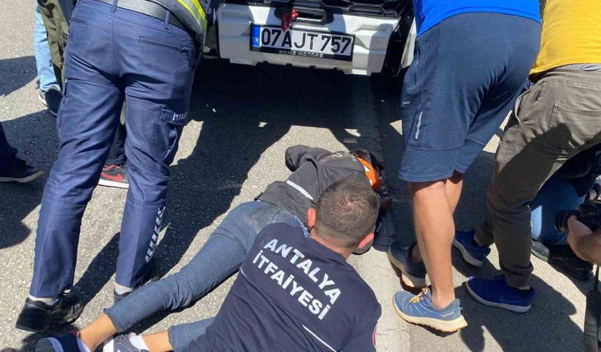Antalya’da yürekleri ağza getiren kaza: 50 yıllık kamyon şoförünün refleksiyle hayatta kaldı