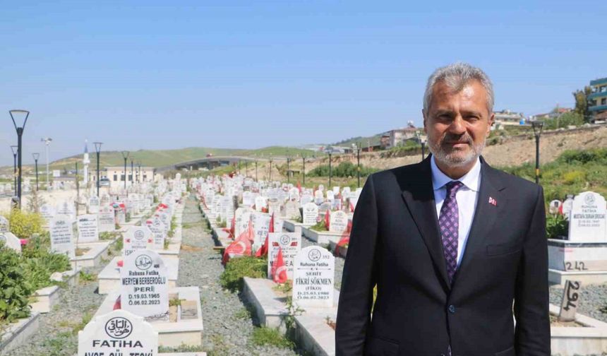 Hatay Büyükşehir Belediye Başkanı Öntürk’den ilk ziyaret deprem şehitliğine