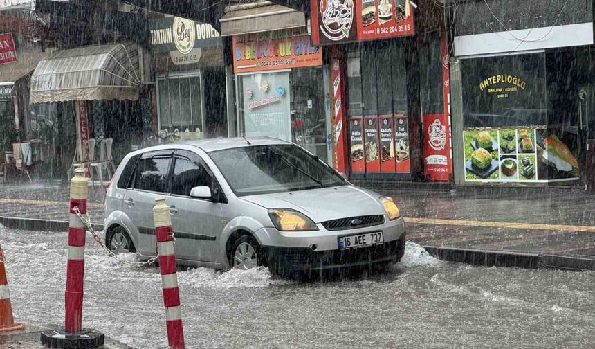 Mersin’de yaz yağmuru etkili oldu