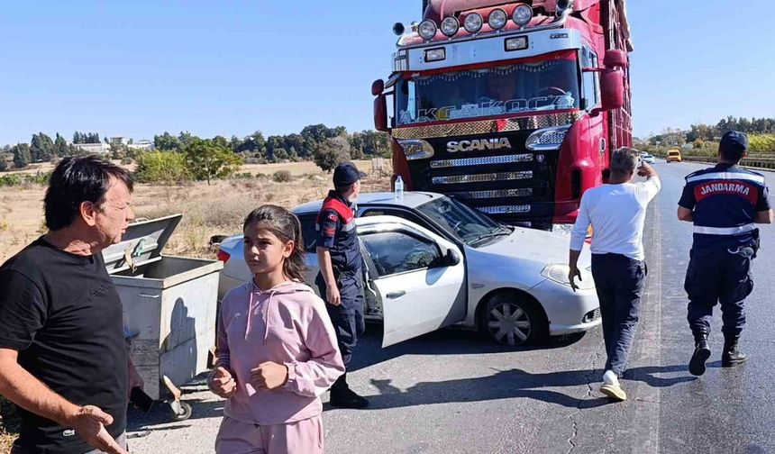 Kamyon önüne aldığı otomobili 500 metre sürükledi