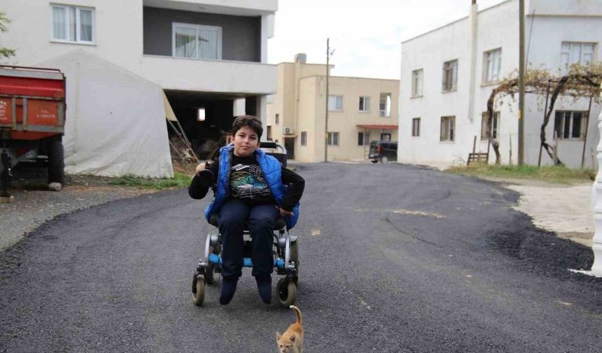 Yürek ısıtan çalışma; engelli aracıyla okula tek başına gitmek isteyen Mehmet’in okul yolu asfaltlandı