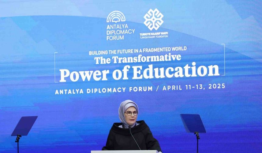 Emine Erdoğan: "Yalnızca sözde değil, özde bir birlikteliğin inşa edilmesinin ne denli hayati olduğunu hatırlatan güçlü bir ses"