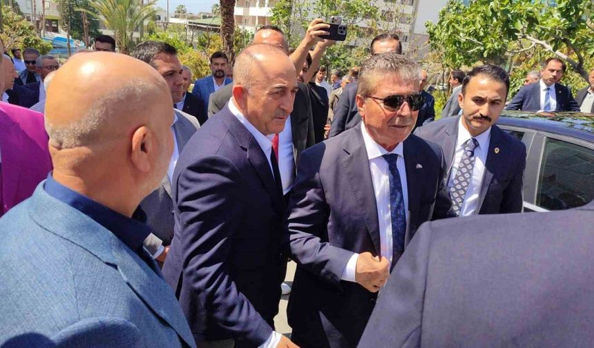 KKTC Başbakanı Ünal Üstel’den Mevlüt Çavuşoğluna taziye ziyareti