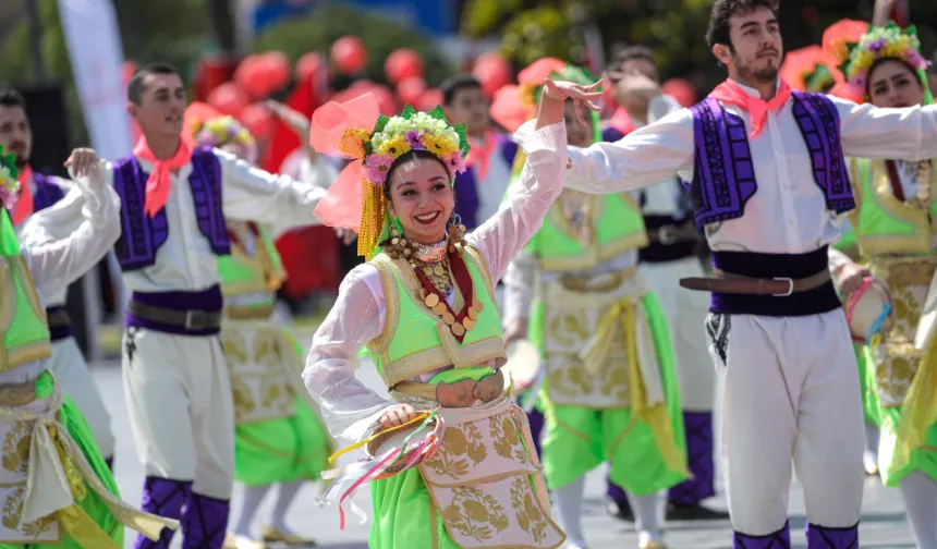 19 Mayıs coşkusu İzmir’i sardı