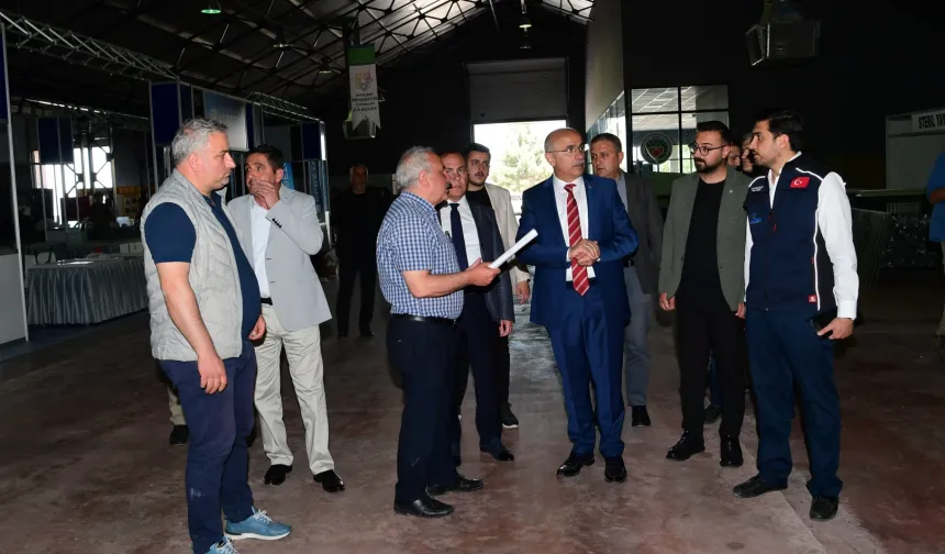 Başkan Er, 7. Malatya Yapı Dekorasyon fuar alanında incelemelerde bulundu