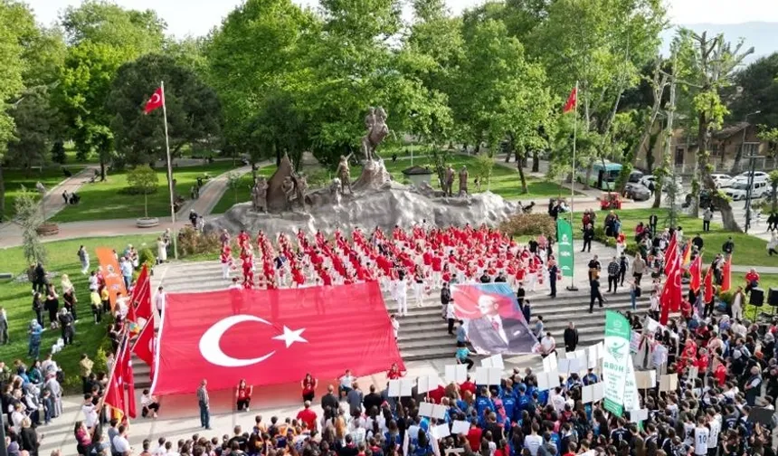 Bursa İnegöl’de 19 Mayıs coşkusu sokaklara taştı