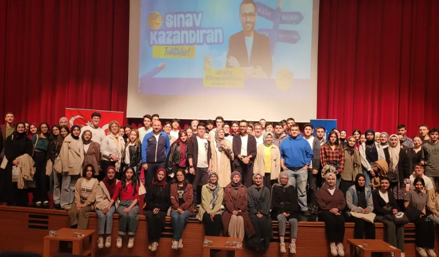 'Gri Koç', Bursalı gençlere sınav kazandıran taktikleri anlattı