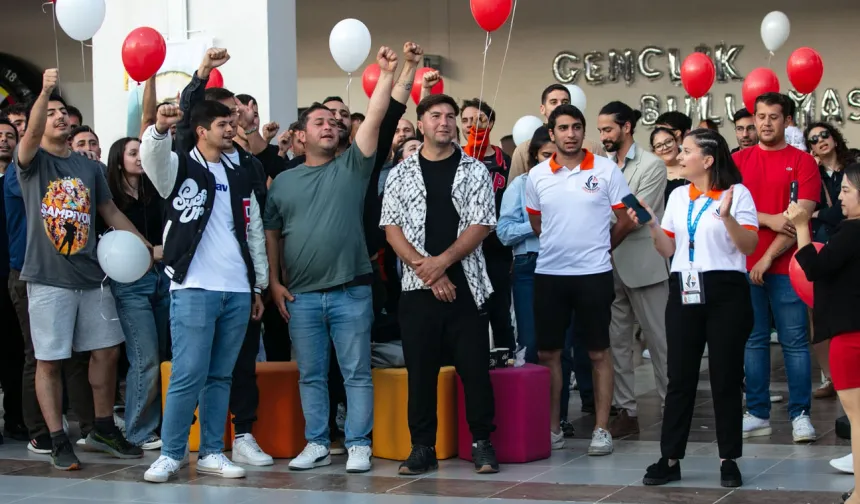 İzmir Güzelbahçe’de gençler yaza merhaba dedi