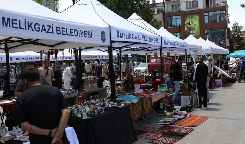 Kayseri Melikgazi Antika Pazarı'na yoğun ilgi