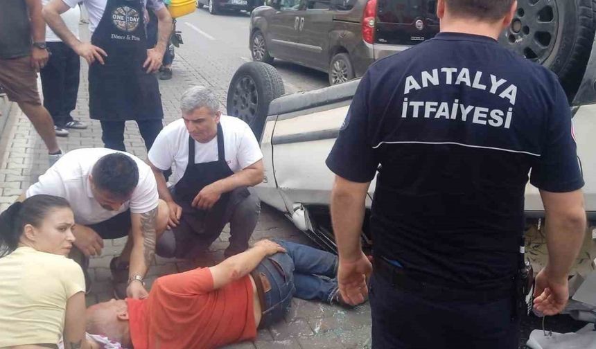 Alanya’da kontrolden çıkan kamyonet önce otomobile çarptı, ardından takla attı: 1 yaralı