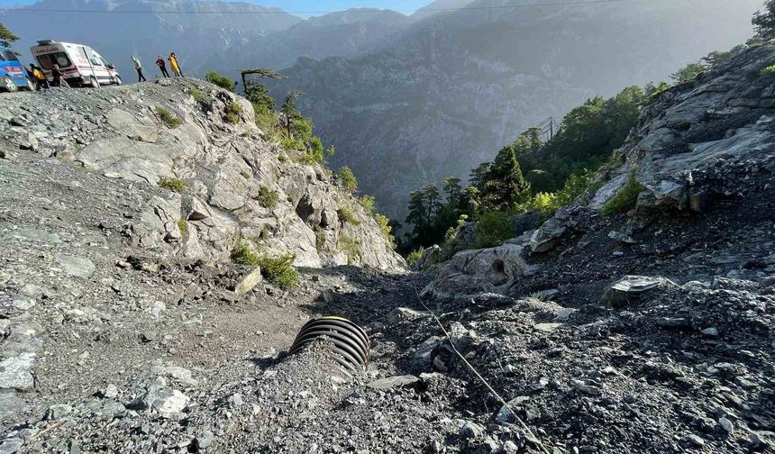 Alanya’da otomobil uçuruma yuvarlandı : 1 ölü
