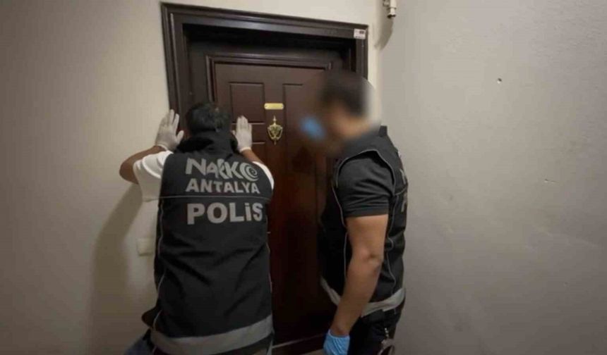 Antalya’da 21,5 kilo skunk ele geçirildi, operasyon kameraya yansıdı