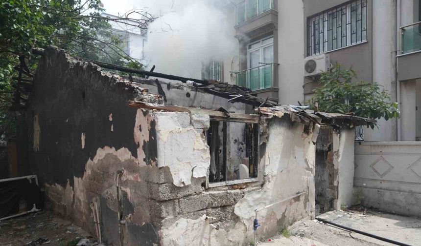 Antalya’da metruk binada korkutan yangın