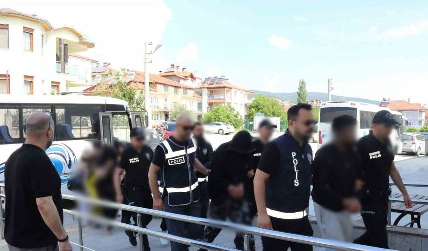 Burdur’da fuhuş operasyonunda 8 şüpheli tutuklandı