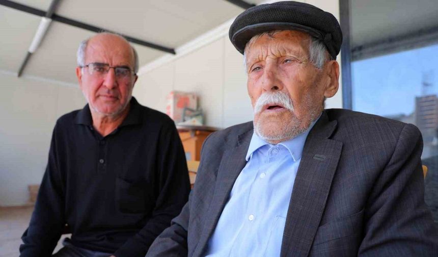 Cumhuriyet’le yaşıt Cemal dede, eski hatıralarını dün gibi anlatıyor