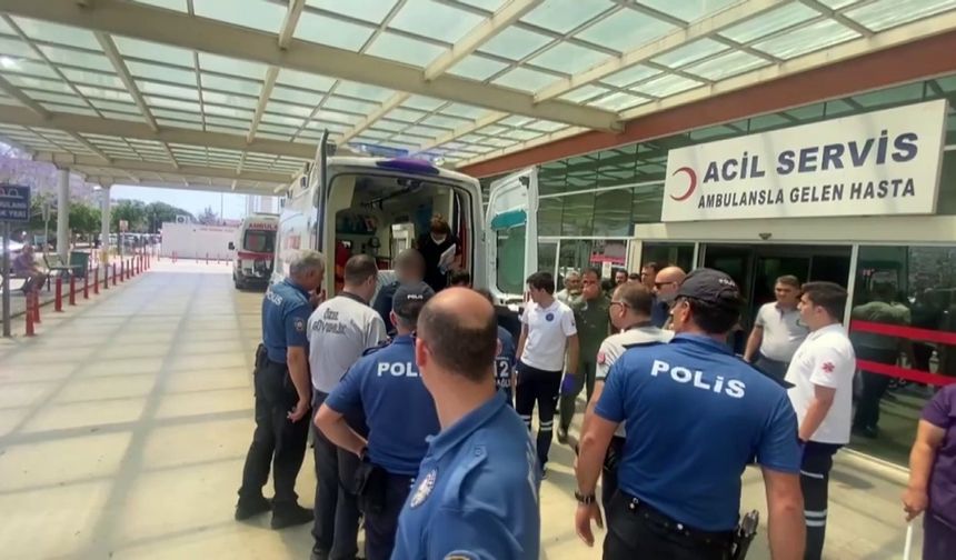 Denize acil iniş yapan helikopterdeki 4 personel Antalya’daki hastanelere sevk edildi