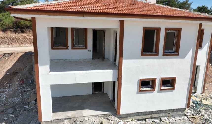 Depremzede muhtar: "Villa gibi ev yapılacağını tahmin etmemiştik"