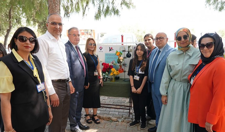 Erdemli’de 10 okulda bilim fuarı açıldı