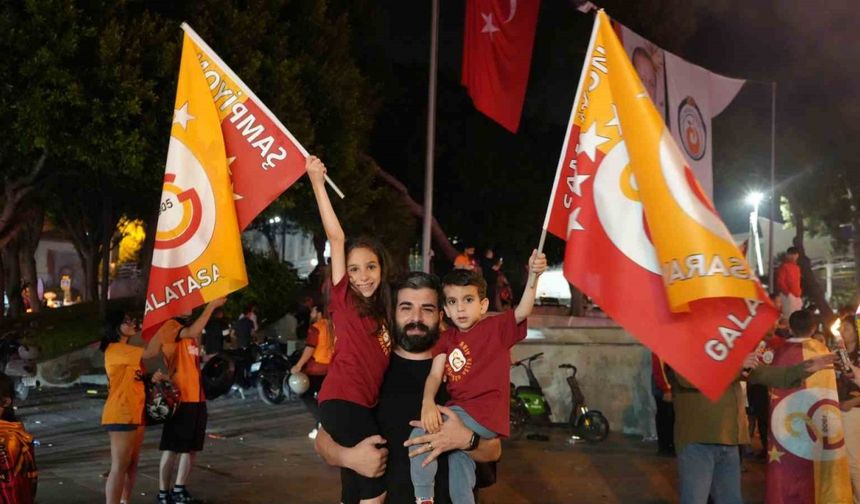 Galatasaray şampiyon oldu, Antalya sokaklara döküldü