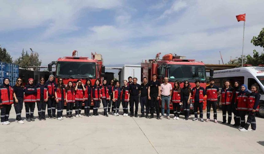 Hatay itfaiyesinden üniversite öğrencilerine yangın eğitimi
