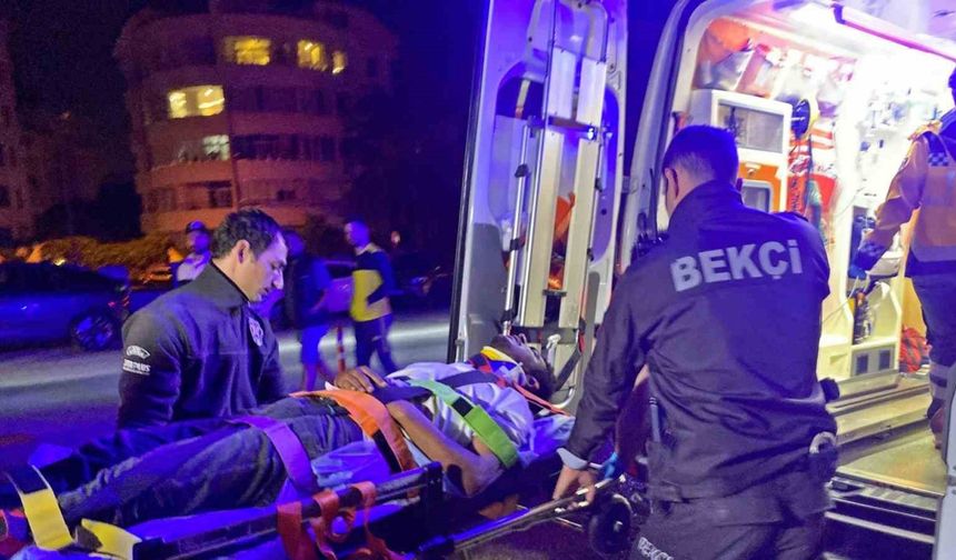 Köprüden beton zemine düştü, vinçle kurtarıldı