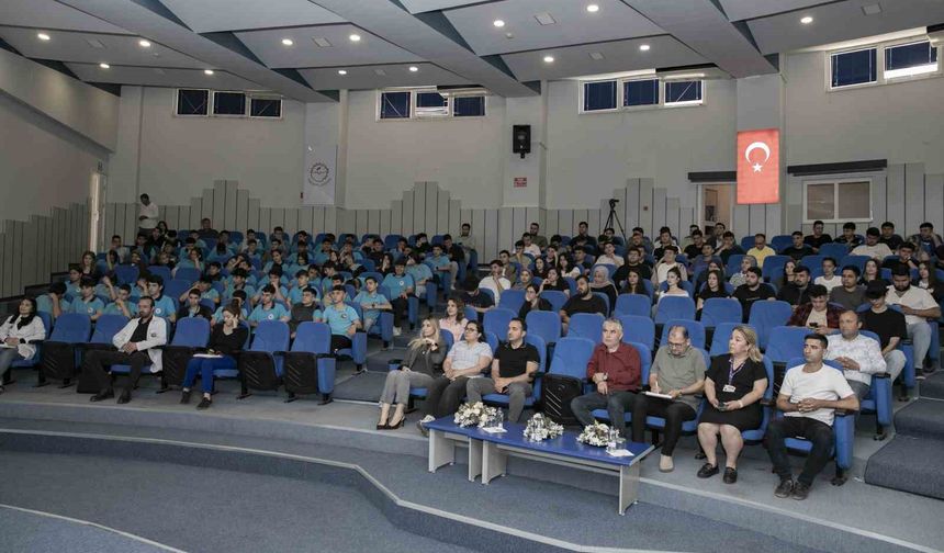 Mersin’de ’Yeşil Dönüşüm’ paneli düzenlendi