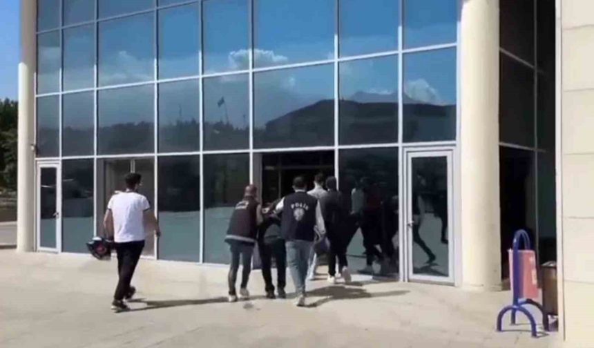 Motosikletin plakasını bantlayarak kadınları taciz eden şahıs yakalandı