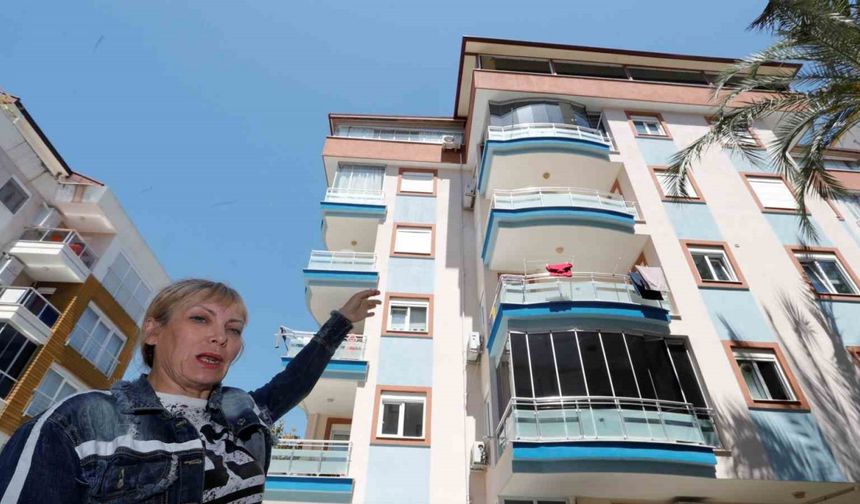 Rus öğretmen Antalya’da varlık içinde yokluk yaşıyor