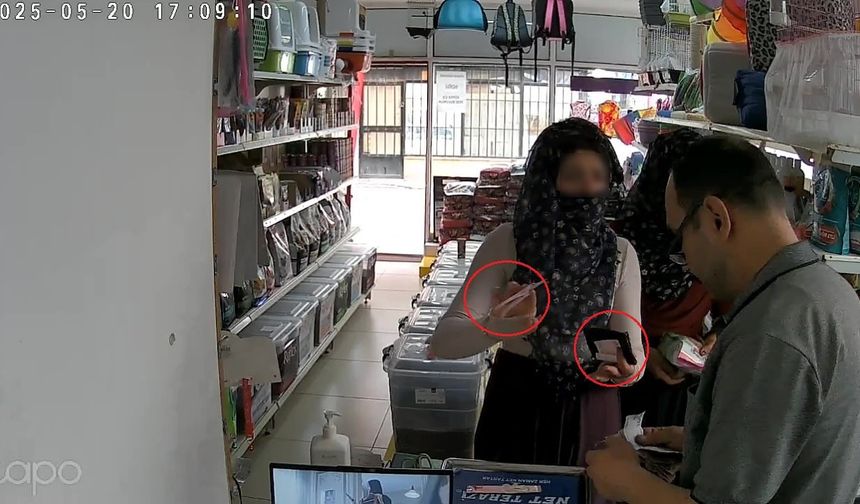 Saniye dolmadan paranın yerini değiştirdi: Sihirbazlara taş çıkartan dolandırıcılık yöntemi kamerada