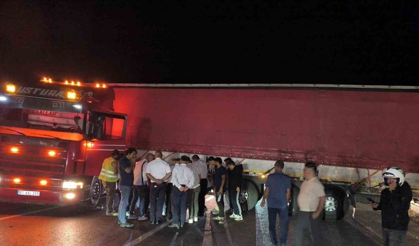 Tır sürücüsü direksiyon başında rahatsızlandı, yol trafiğe kapandı