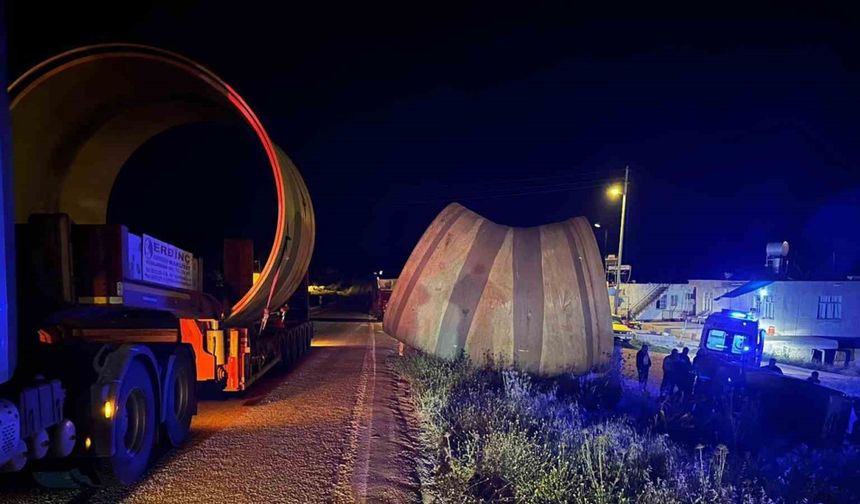 Tırla hafif ticari araç çarpıştı: 2 yaralı