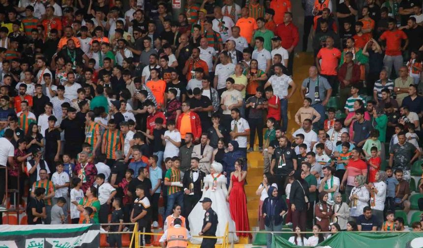 Trendyol Süper Lig: Alanyaspor: 1 - Beşiktaş:0 (İlk yarı)