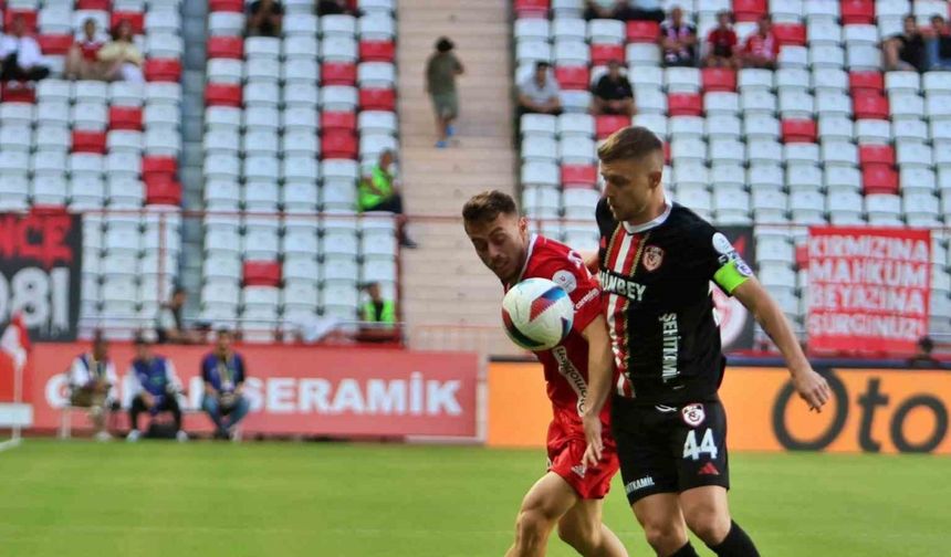 Trendyol Süper Lig: Antalyaspor: 0 - Gaziantep FK: 0 (İlk yarı)