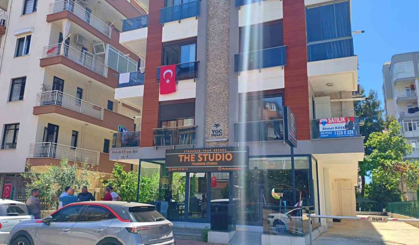 Uyuyor sandığı oğlunu yatakta ölü buldu