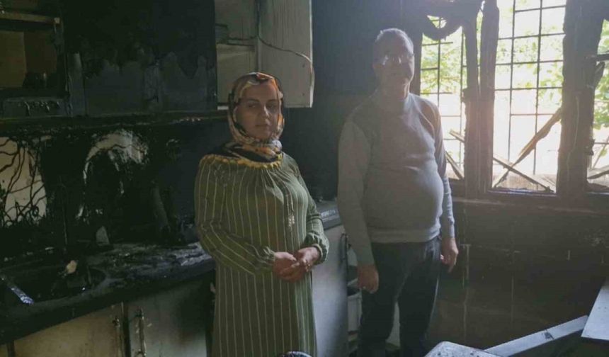 Yıldırım isabet eden ev küle döndü, dumandan etkilenen karı koca hastanelik oldu