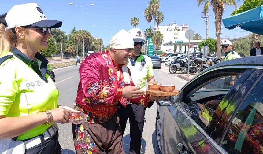 Yoğurt ve çilek ikramlı trafik uygulaması
