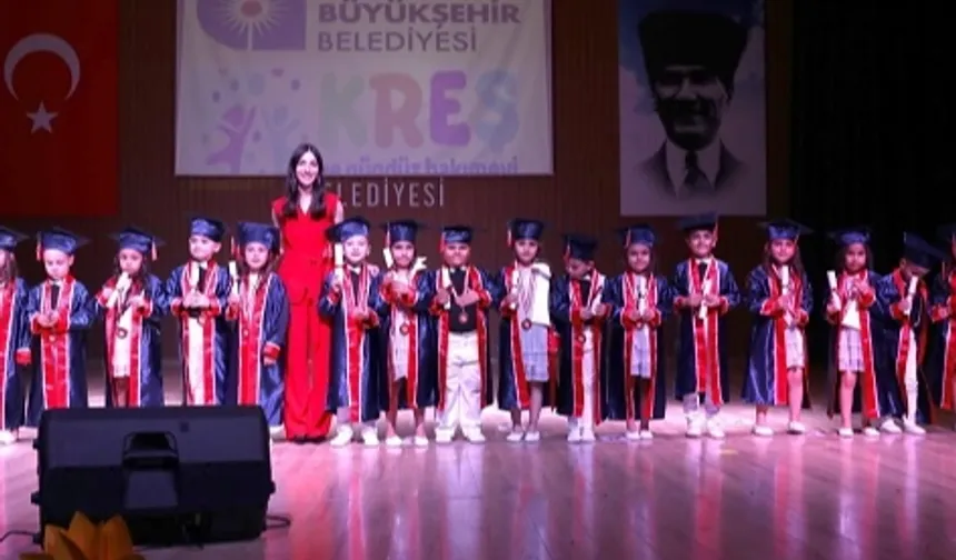 Antalya'da Kumlucalı miniklerden mezuniyet kutlaması 