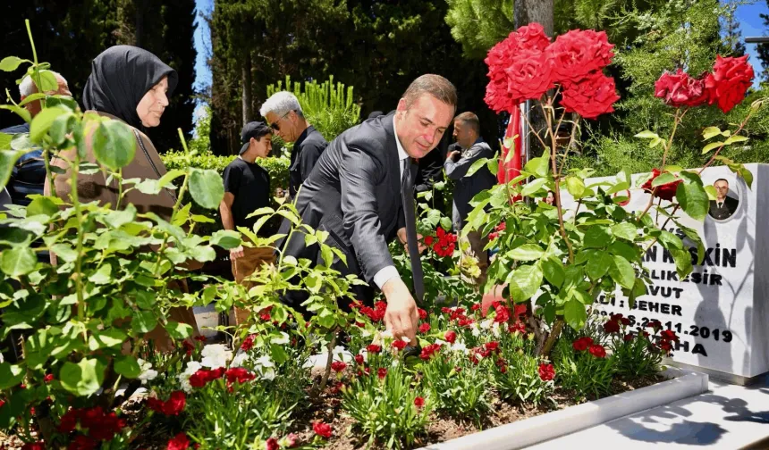 Balıkesir'de Başkan Ahmet Akın şehitleri unutmadı