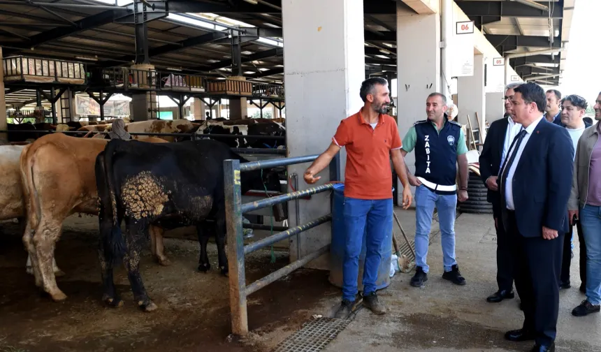 Başkan Aydın kurban pazarını ziyaret etti