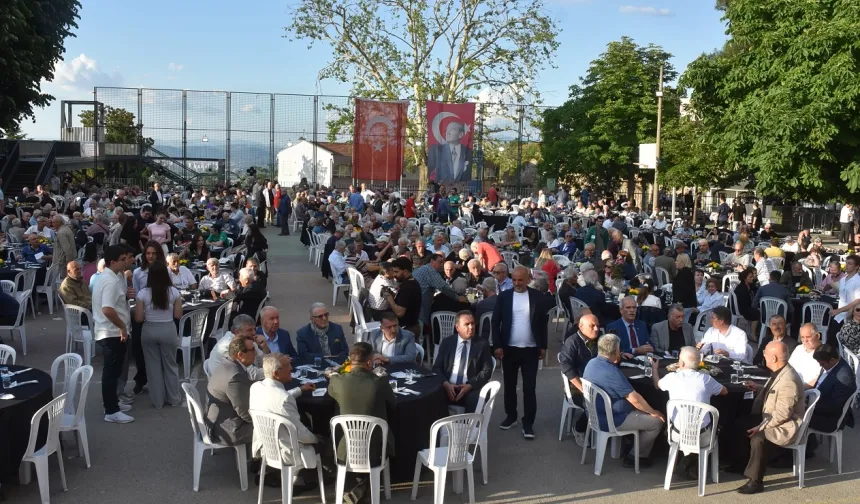 Bursa'da 157 yıllık çınar Tophane MTAL mezunlarını buluşturdu