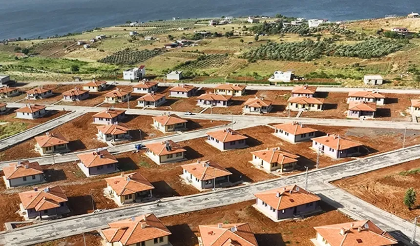 Kahramanmaraş’ta 110 köy evi tamamlandı... Göl manzaraları köy evleri tamamlandı