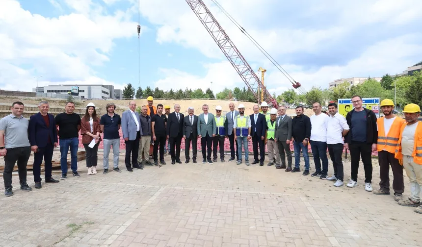 Umuttepe’de cami ve otopark projesi hızla ilerliyor