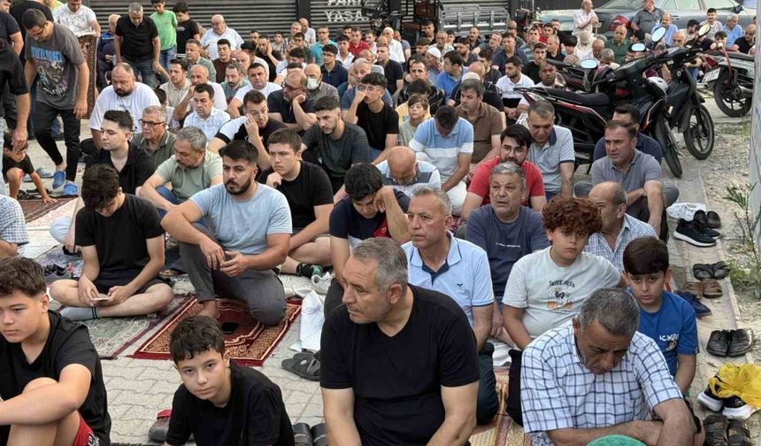Adana’da Kurban Bayramı namazı kılındı