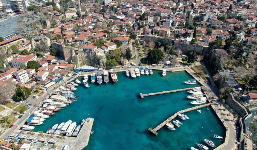 Antalya’da yangın tedbirleri yetersiz olan 174 turistik tesisin ruhsatı askıya alındı