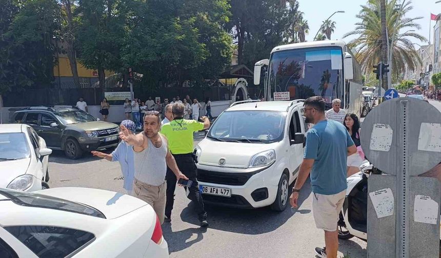 Antalya’da zincirleme kaza: 2.4 promil alkollü sürücünün ehliyetine el konuldu
